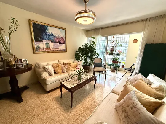 Venta De Apartamento De 3 Habitaciones En Zona Universitaria.