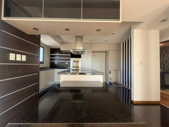 Departamento En  Alquiler De 4 Ambientes Con Cochera Y Pileta