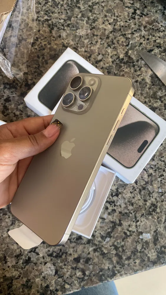 Apple iPhone 15 Pro Max (256 GB) - Titânio Natural (Novo com caixa