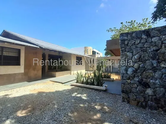 Amplia Casa En Venta En La Urb Costa Azul Isla De Margarita, Dm