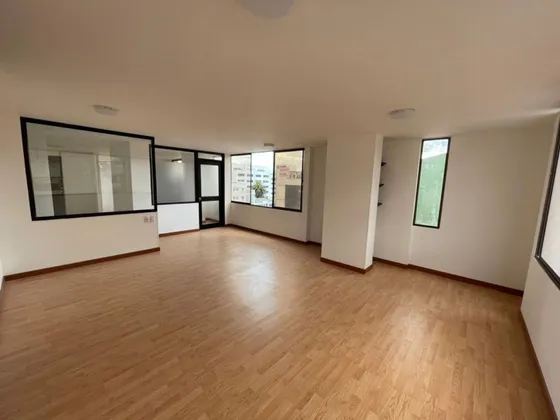 Oficina En Arriendo/venta En Lago Gaitan. Cod V17149