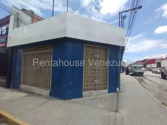 Dennymar, Ofrece En Alquiler Este Bello Local Comercial Se Encuentra Ubicado En Zona Repuestera Del Centro De Barquisimeto Con Todos Los Servicios Básicos En Optimas Condiciones 27 944.