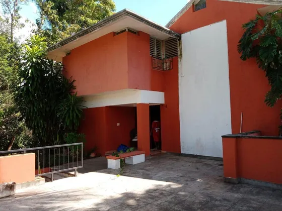 Amplia Casa En Cuesta Brava A La Venta