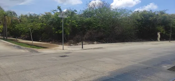 Terreno En Privada Norte Mérida De 1,299m2