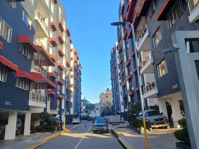Con Ascensor De 3hb Con O Sin Mueble, Frente Al Coral Mall 