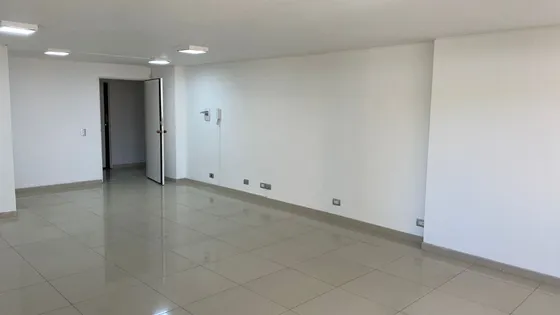 Oficina Remodelada Quinto Piso, Ascensor, Carrera 21 100-20 Excelente Ubicacion Cerca Estacion Transmilenio