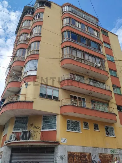 Apartamento/consultorios Residencias La Paz. Calle Paez Y Junin. Los Teques