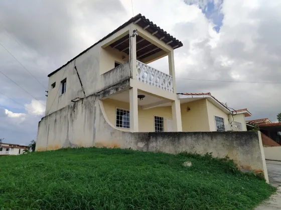 Florangel Pernaleta , Vende Amplia Casa  En  Prados Del Golf  3, Cabudare Fp #25-21927