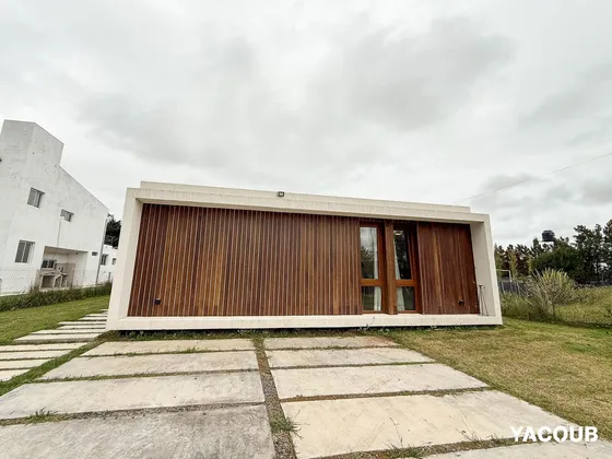 Casa En Venta - 3 Dormitorios 1 Baños - 850mts2 - Sicardi