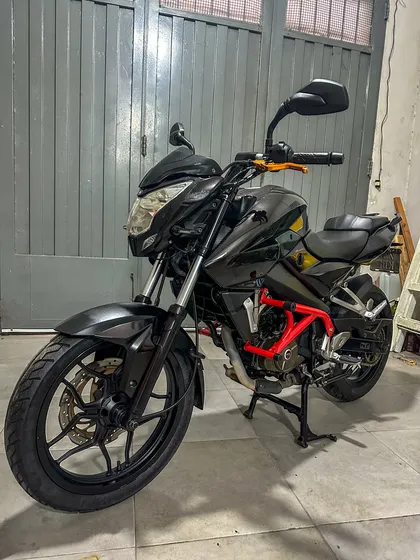 Rouser Bajaj Ns 200 2014
