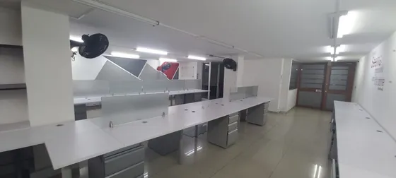 Oficina Amoblada Call Center 118m El Retiro