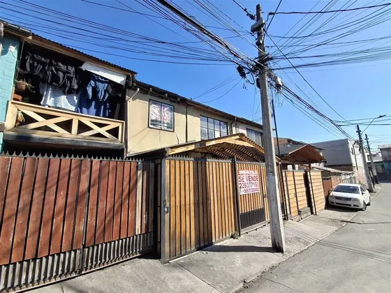 Casa En Venta De 5 Dorm. En Maipú