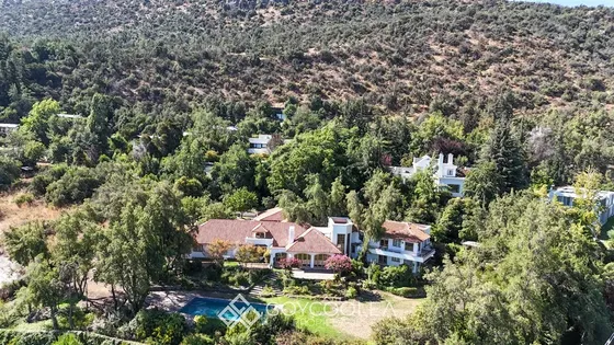 Casa En Venta De 9 Dorm. En Vitacura