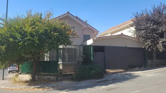 Casa En Venta De 4 Dorm. En La Florida