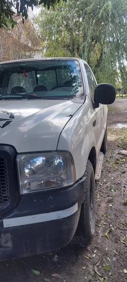 Ford F-100 3.9 Cab. Simple Xl Plus Mp3+4x2