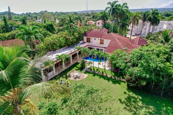 Luxury 5-bedroom Villa With Pool In Ocean Sands | Perfect For Families