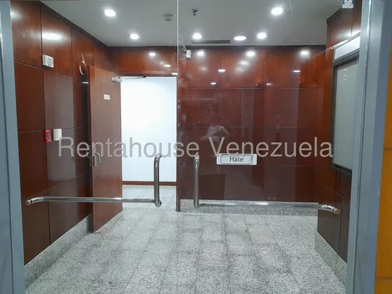 Amplia Oficina Con Mobiliario En Alquiler  - El Rosal - Julio Morales Rah