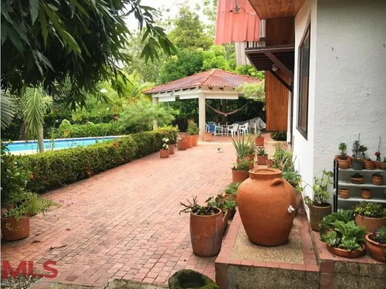 La Casa Ideal Para Tu Descanso En Carmen De Apical...(mls#239351)