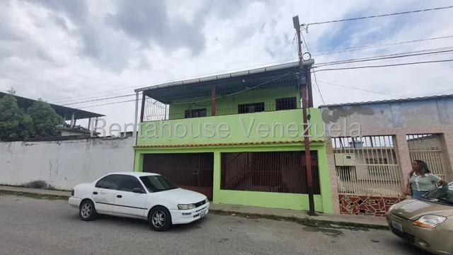 Dennymar, Vende Hermosa Casa Ubicada En El Oeste De Barquisimeto Cuenta Con 4 Habitaciones 2 Baños Espectacular Terraza El Inmueble En Optimas Condiciones B5a18287                                     