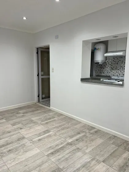 Oportunidad! Estupendo 2 Ambientes Con Patio, Super Amplio En La Mejor Zona De Palermo. En Venta!