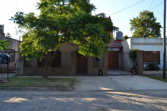 Casa En Venta 6 Amb Con Quincho Y Pileta