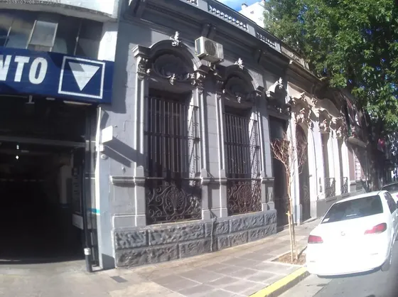 Casa En Venta - 4 Dormitorios 2 Baños - 320mts2 - Monserrat