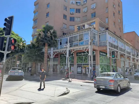 Local Comercial Amplio Y Moderno (140013)
