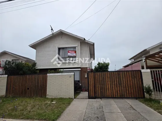 Casa En Venta De 3 Dorm. 2 Baños + Baño Visita En La Ser