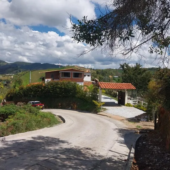 En Precio De Oportunidad Vencambio Hermosa Finca En El Peñol