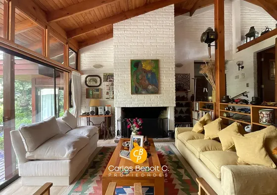 Casa Con Estilo En Barrio Tranquilo Y Tradicional