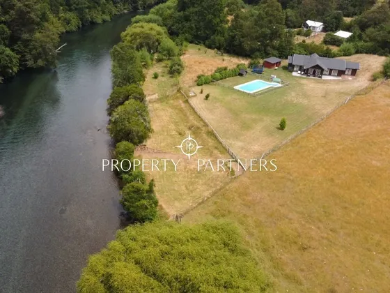 Casa Con Piscina A Orillas Río Liucura