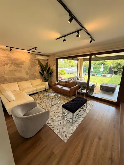Casa En Venta De 4 Dorm. En Los Angeles