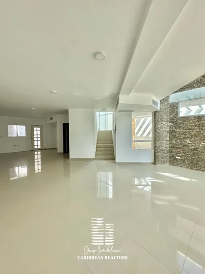 En Venta Amplia Casa En Obra Blanca En La Urb. Majestic Village. Los Robles