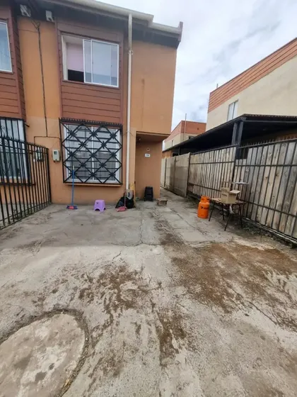 Casa 2 Pisos, 3 Dormitorios, 2 Estacionamientos, Colina