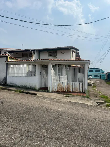 Mg Casa En Venta En Avenida Las Pilas