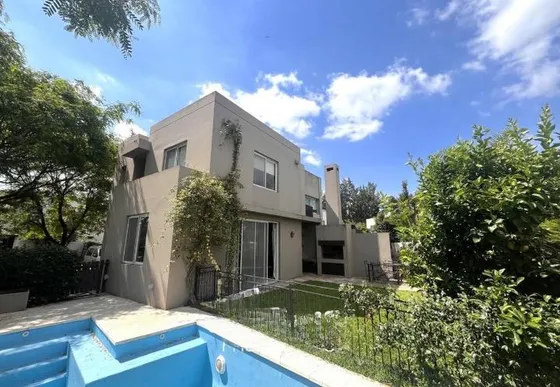 Casa En  Venta En San Isidro Labrador Villanueva