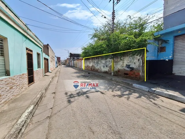 A La Venta Terreno En Casco Central Calle Ayacucho A Pocos Metros De La Av. Principal De Tucacas Y Plaza Bolívar.