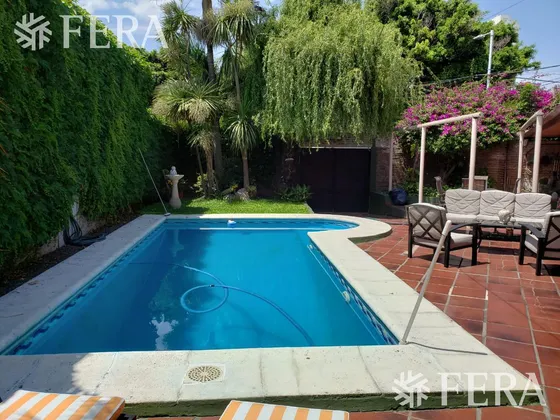 Venta Casa Con 5 Ambientes En Wilde Con Cochera Y Piscina
