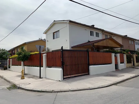 Espaciosa Casa En Venta De 4 Dormitorios 