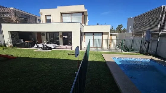 Hermosa Y Acogedora Casa En Condominio La Reserva.