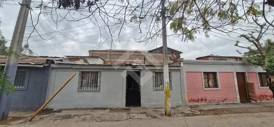 Casa En Venta De 5 Dorm. En Pudahuel