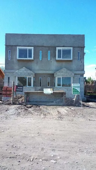 Casa Duplex En Venta - 2 Dormitorios 1 Baño - En Construcción - 55mts2 - Junin De Los Andes