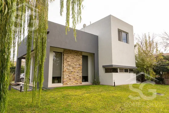 Casa En Venta 6 Ambientes Barrio Cerrado Altos Del Sol, Ituzaingó