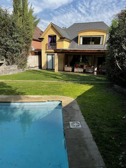 Casa En Venta De 5 Dorm. En Huechuraba