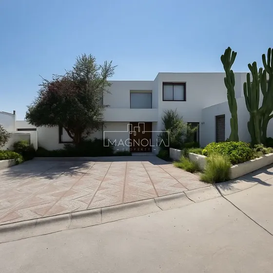 Alvaro Casanova Condominio Privado - 5 Dormitorios