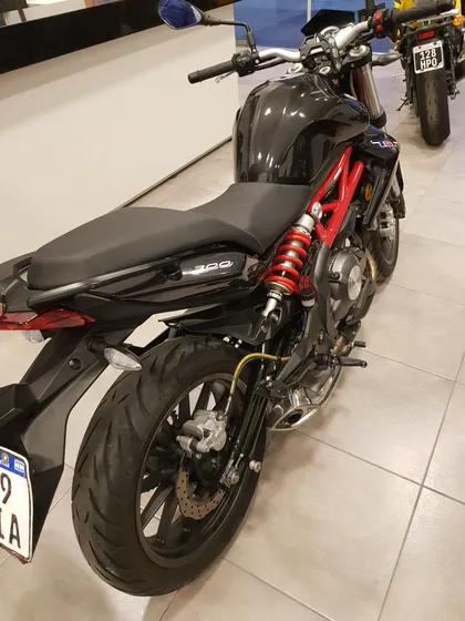 Moto Benelli Tnt 300