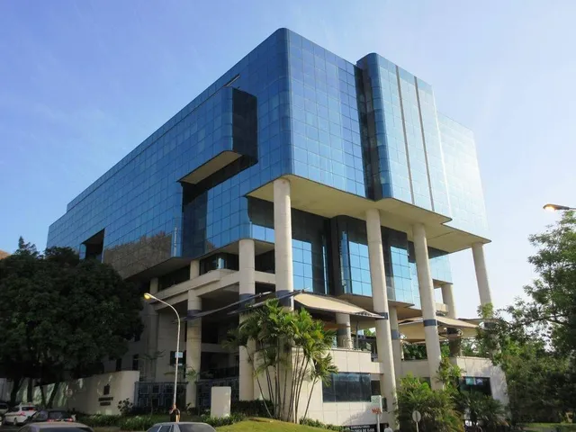 En Alquiler Consultorio Médico, Ubicado En El Instituto Docente De Urologia