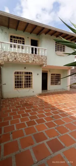 Lh Casa En Venta En Tucapé + 2 Anexos Independientes 