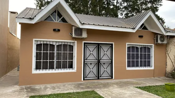 Casa Con Garage Y Departamento A Terminar