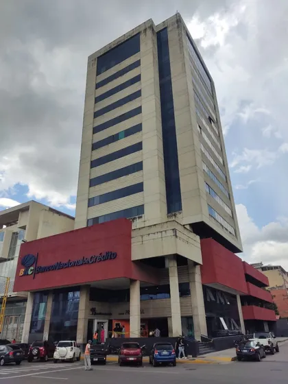 Oficina En Alquiler En Torre Principal Bnc En La Av. Bolívar, Valencia. Inmobiliaria Maggi 1991